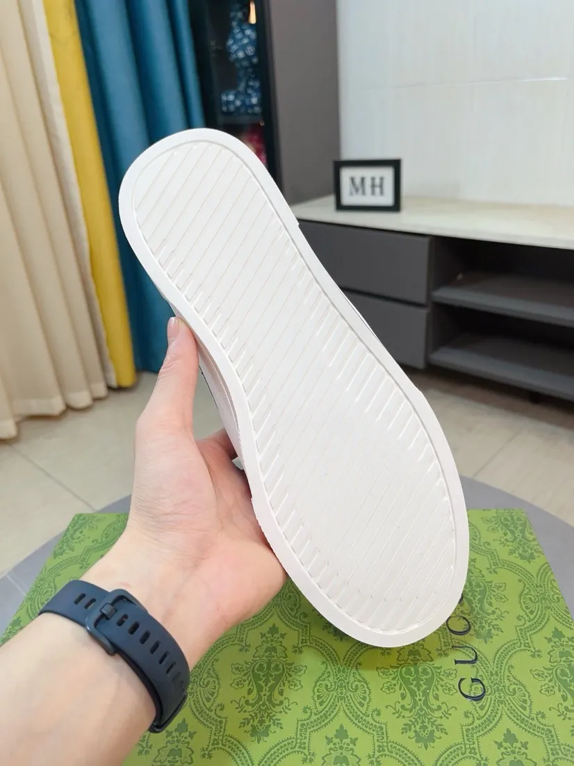 Men's shoes 💰458🌹🌹GUCCI [Gucci] New high-end brand of men's shoes, the latest fashionable casual men's shoes, trendy and versatile, relaxed and sporty style, uppers imported from Italy, first-layer cowhide, genuine leather lining, and ultra-fine workmanship. Original personalized fashionable rubber wear-resistant outsole, light and comfortable on the foot, size 38-44